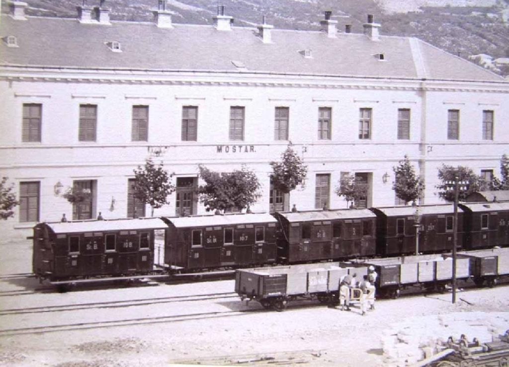 Stara željeznička stanica u Mostaru 1887. godine.jpeg