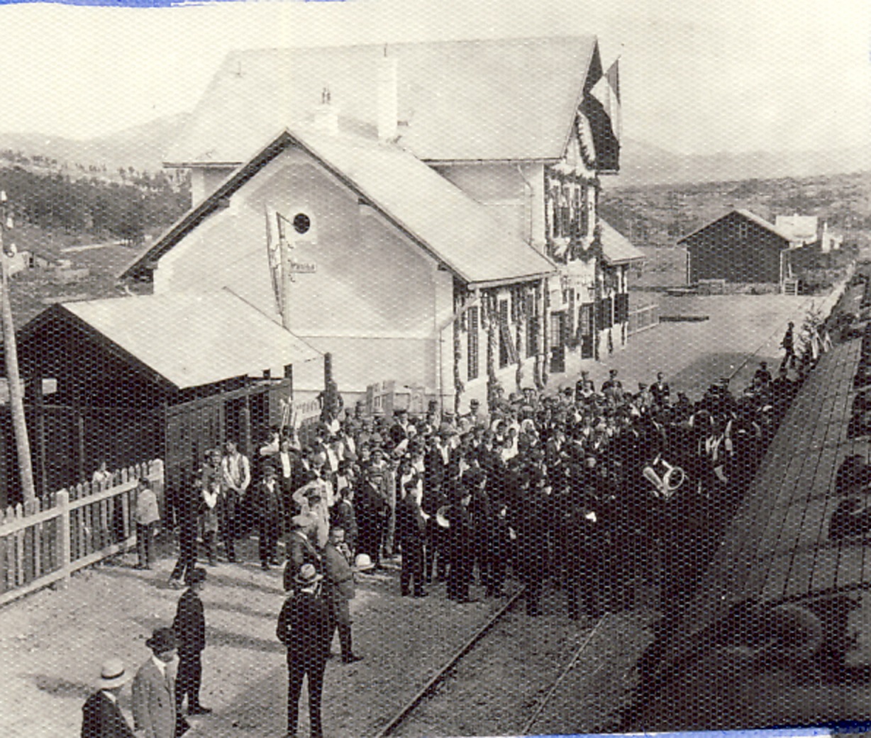 Kolodvor Zrmanja u vreme puštanja u saobraćaj Gračac-Knin, 25.VII 1925..jpg