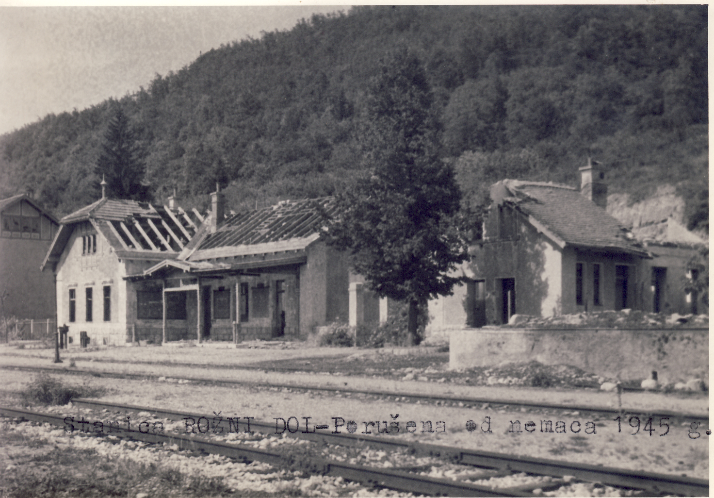 1945. VI 20. Porusena zeleznicka stanica Rozni Dol-Pribisje na pruzi Karlovac-Ljubljana.jpg