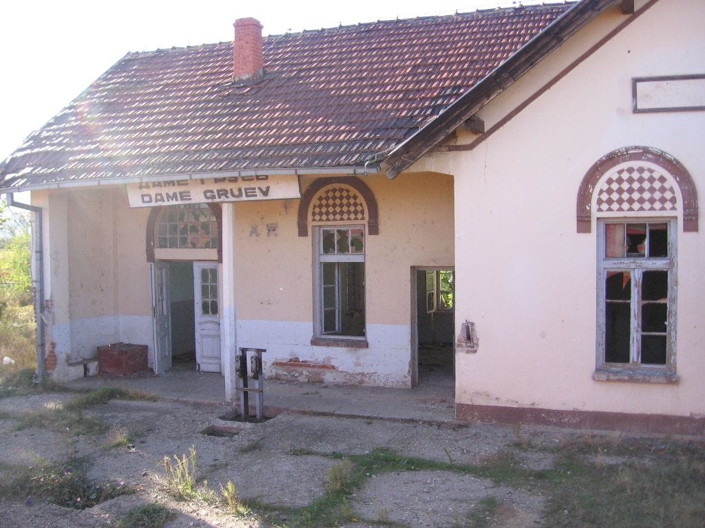 Železnička stanica Dame Gruev. Pruga Prilep - Bitola.jpg