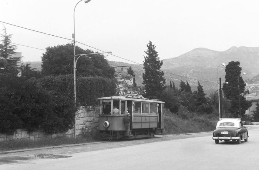 od Pošte Lapad prema Pomorskoj školi 1963.jpg
