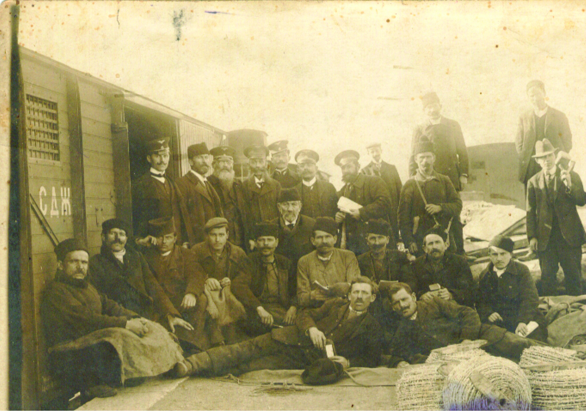 Manipulativno i magacinsko osoblje stanice Nis oko 1890.jpg