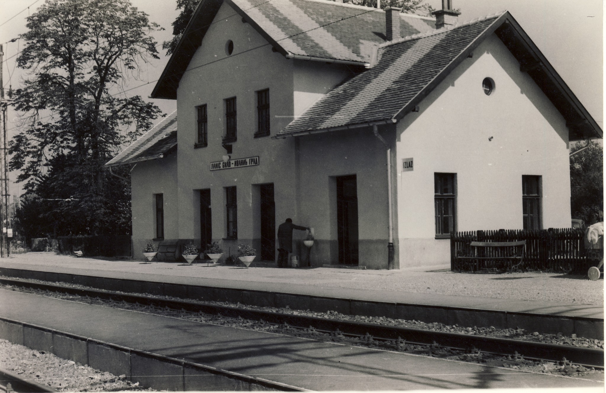 Kolodvor Ivanic Grad.jpg